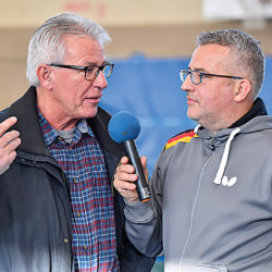 Joachim Sorgenfrey, Präsident des SC Poppenbüttel, im Gespräch mit unserem Sport-Redakteur Sebastian Conrad (l.)