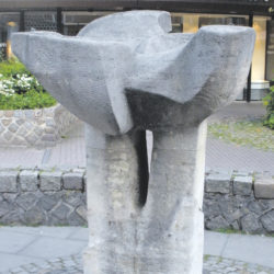 Das Denkmal der Weißen Rose in Hamburg Volksdorf