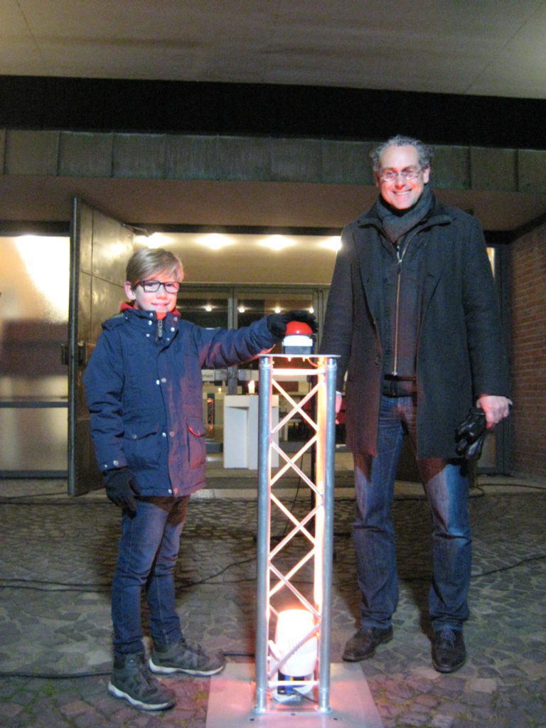 Hoffnungsleuchten Ole Röthemeyer aus Sasel und Meteorologe Frank Böttcher