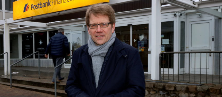 Thilo Kleibauer von der CDU beim Ortstermin in Volksdorf