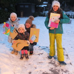 Sophia, Luise und Emma malen für Senioren