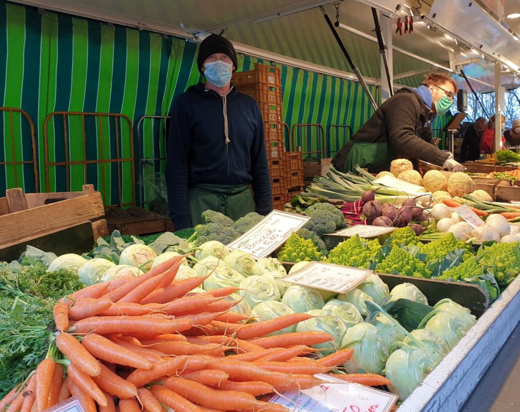 Gemüsestand auf dem Marktplatz in Volksdorf