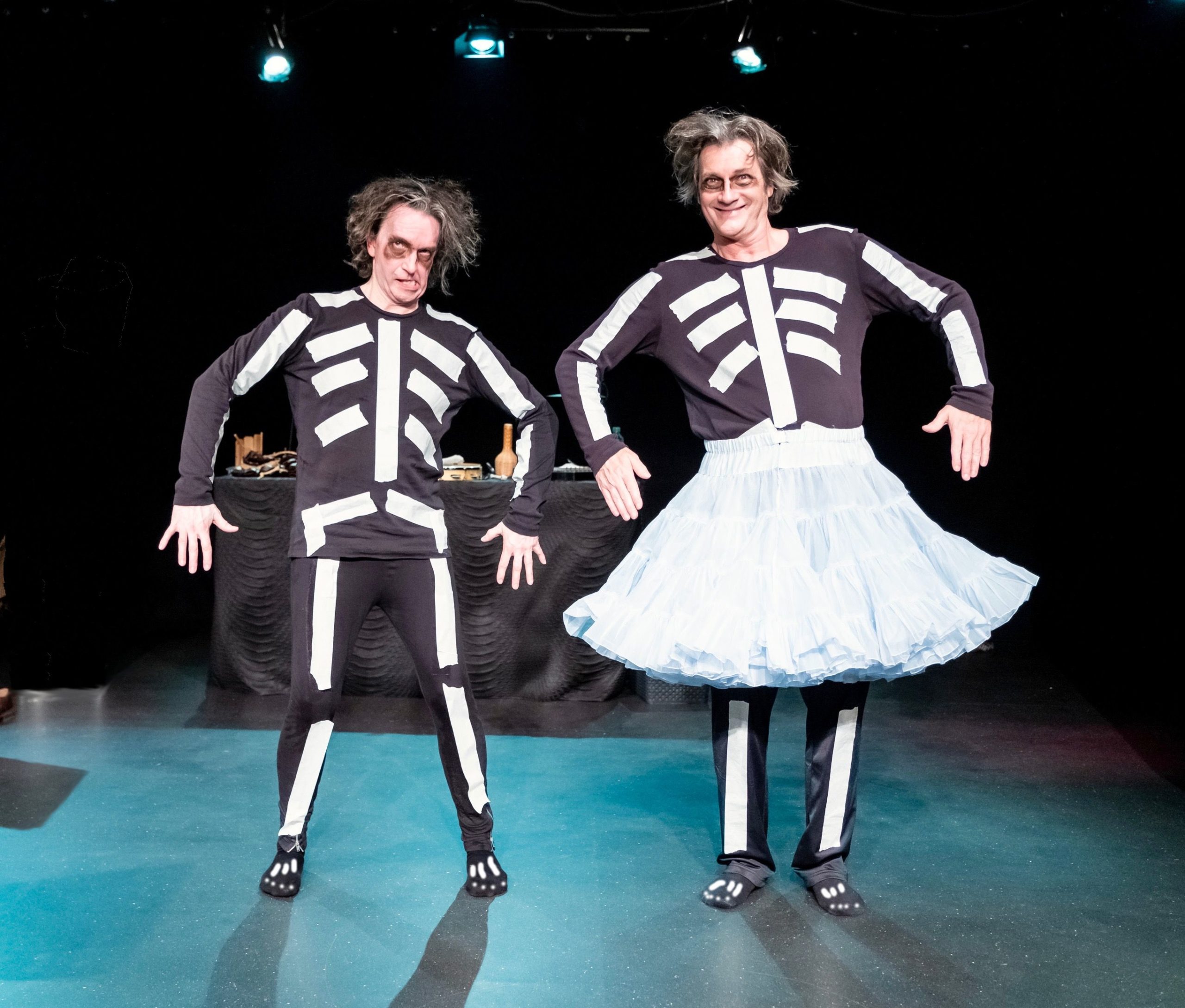 Openair in der Ritterburg Theater Fata Morgana zeigt: Unterm Bett liegt ein Skelett