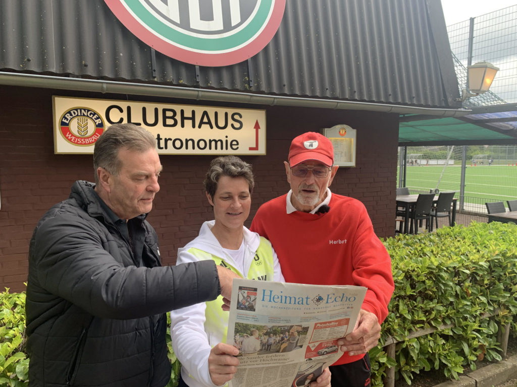 Veronika Rücker beim SC Poppenbüttel mit Herbert Schacht und Andreas Rieckert (links)