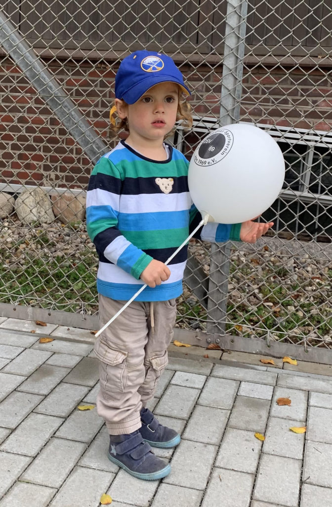 Kind mit DSV-Luftballon