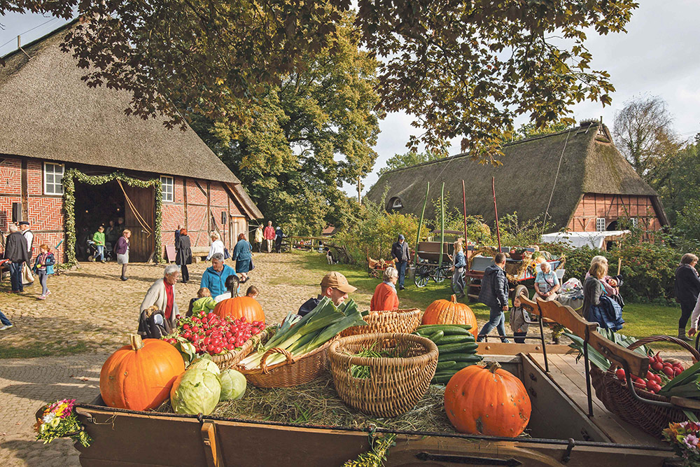 Erntefest mit Ringreiten
