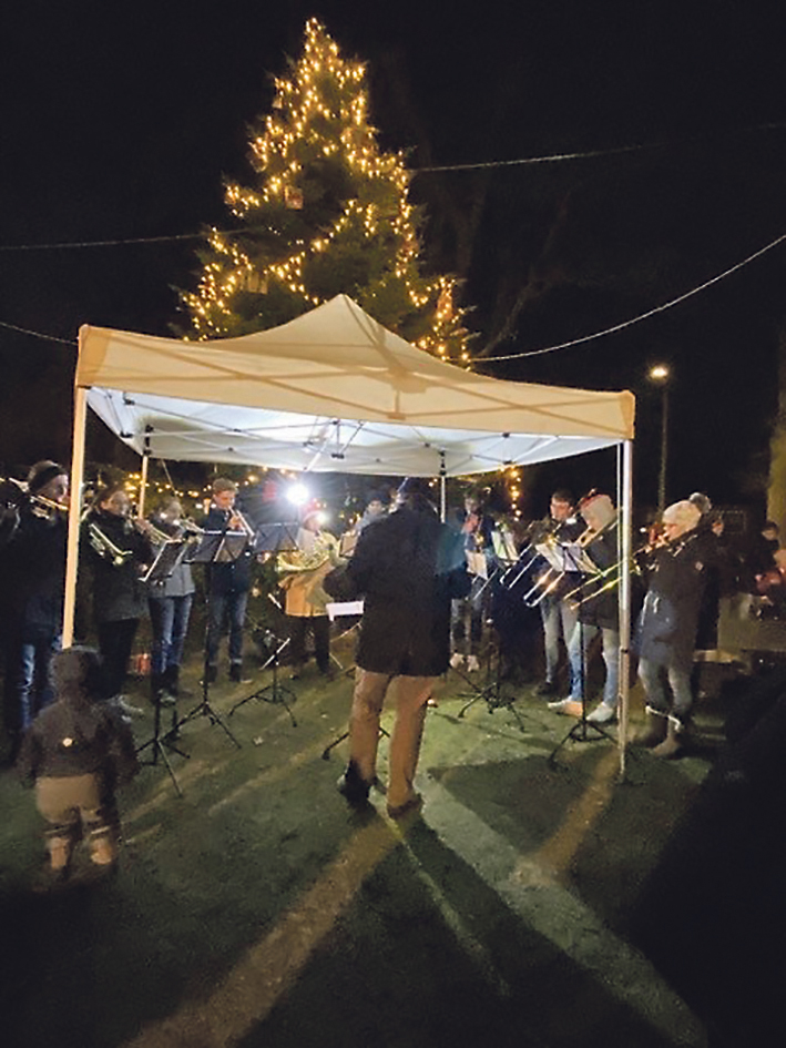 Weihnachtssingen auf dem Lemsahler Dorfplatz