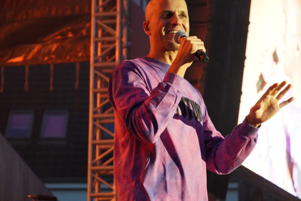 Milow spielt beim Open Air in Hamburg Volksdorf